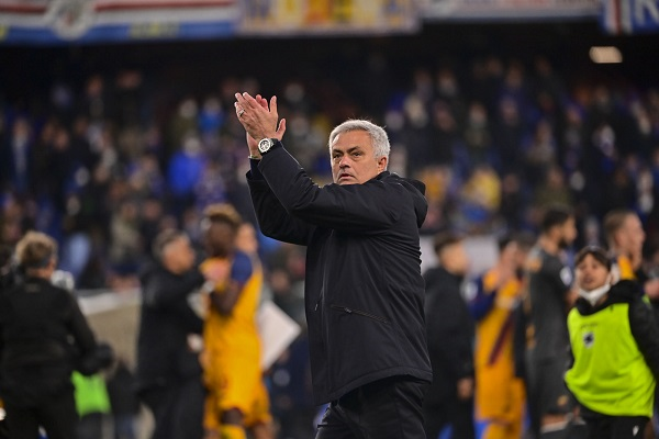 Mourinho: “All’intervallo la Roma era fuori, c’era pressione. Ci abbiamo messo 💓”