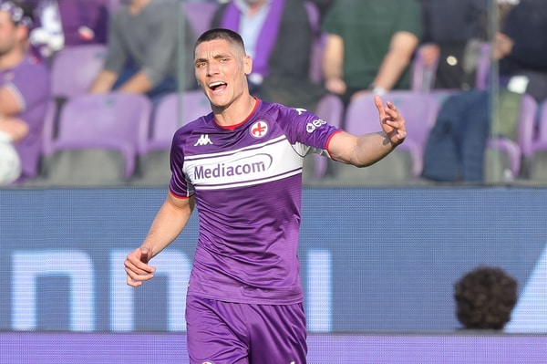 Fiorentina, i tifosi viola a Milenkovic: “Non andare all’Inter”