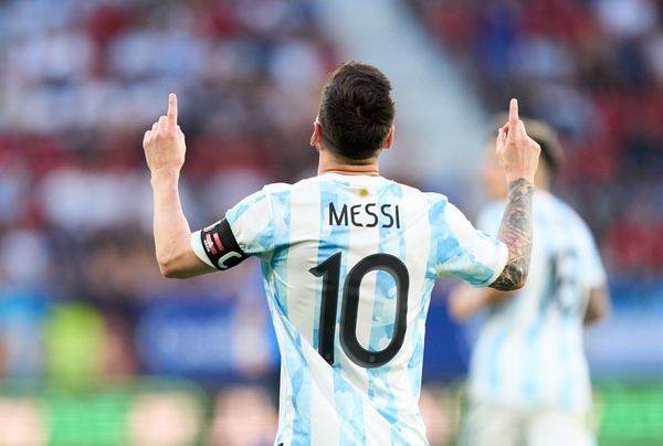 Messi fuoriclasse anche fuori dal campo: il gesto per un non vedente