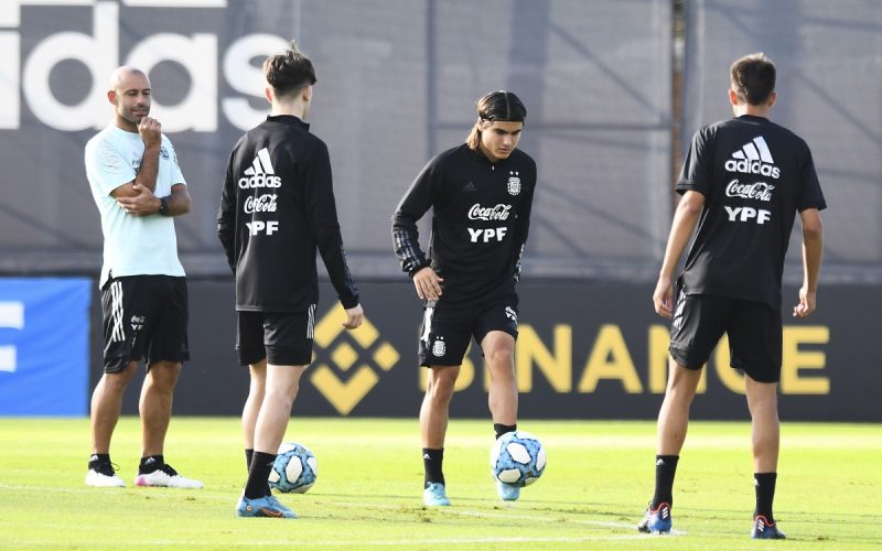 📚 Mascherano alla sua Argentina U20: fare i compiti, imparare l’inglese e tanto altro