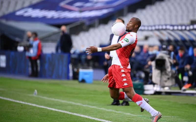Sidibé torna in Premier League? Il difensore offerto a un club