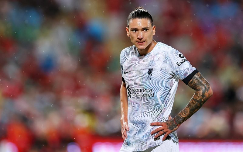 Esordio da dimenticare ad Anfield per Nuñez: testata da 🔴 diretto, salterà lo United