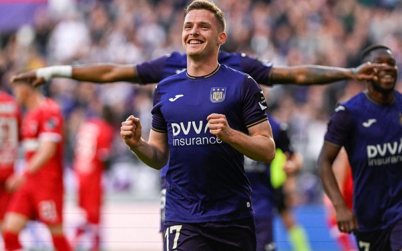 Il Manchester City chiude per il 2000 Sergio Gomez: si valuta se tenerlo in rosa