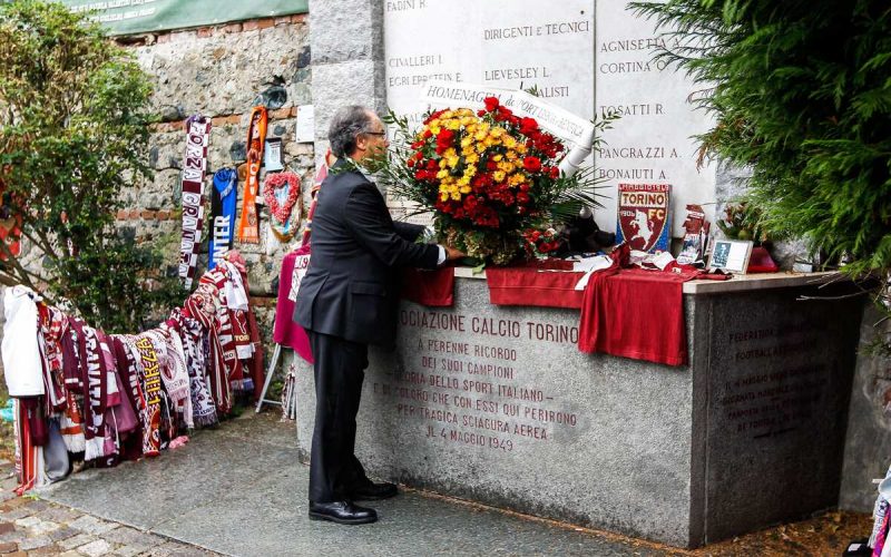 📸 Il Benfica in visita a Superga: “Col Torino amicizia eterna”