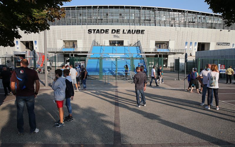 📸 Partita allo stadio con Jacuzzi e birra: l’idea geniale del Troyes è virale