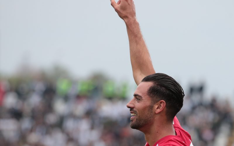 🚨 Pablo Marì shock: il difensore accoltellato da un pazzo in un centro commerciale