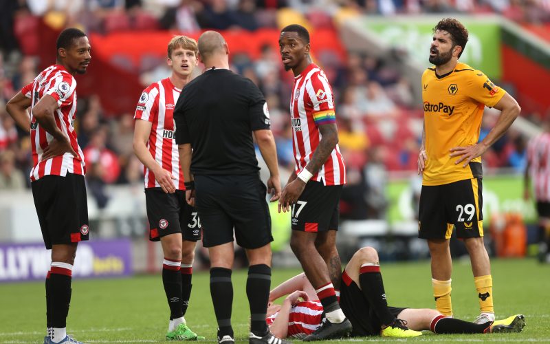 📷 Follia Diego Costa: testata ad un avversario e primo rosso in Premier 🔴