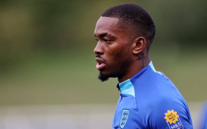 🚨 Nuovo episodio di razzismo in Premier League: la vittima è Toney del Brentford