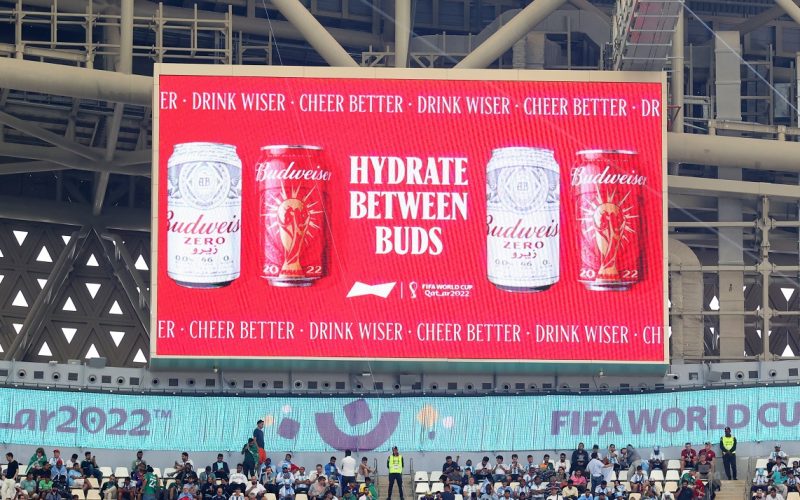 Niente 🍺 in Qatar? Budweiser regalerà quella invenduta al Paese vincitore