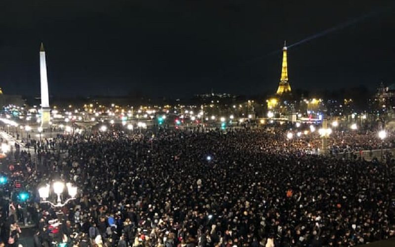 🎥 Super accoglienza per la Francia in ritorno dal Qatar: oltre 10mila tifosi in piazza