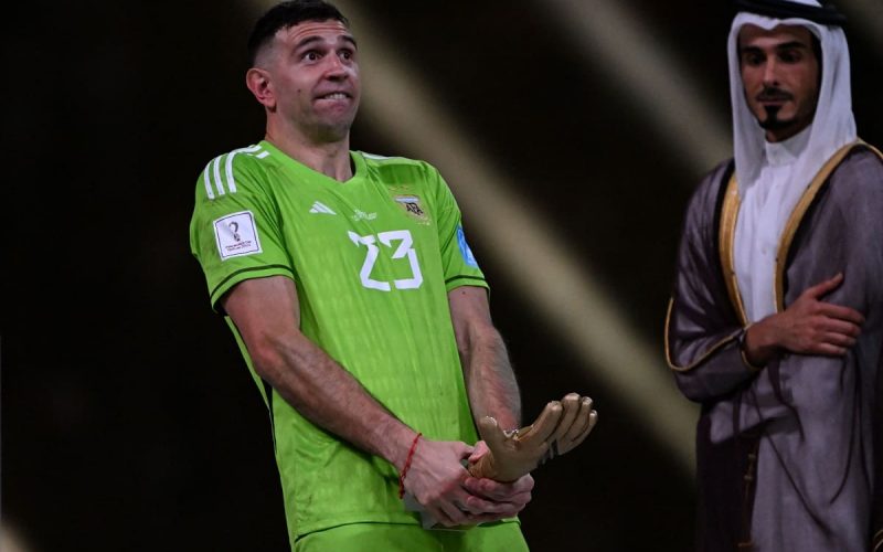 Sulla Coppa del Mondo anche le mani del “Dibu” Martinez: è lui il miglior portiere