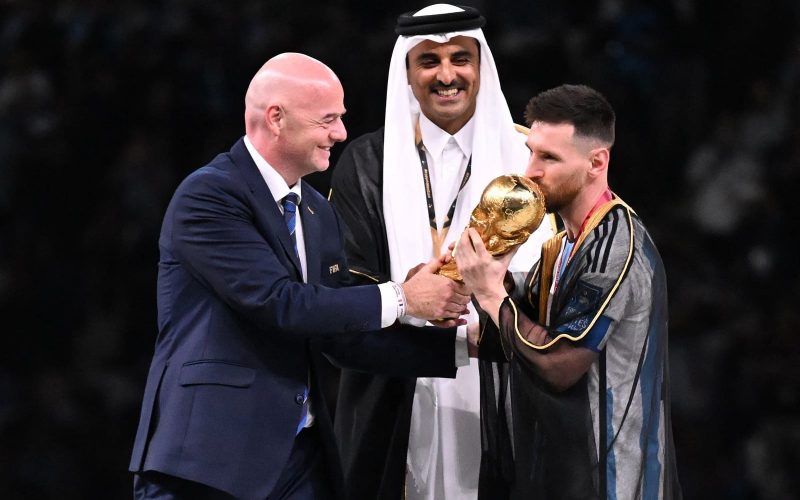 🚨 L’Al Hilal vuole portare anche Messi in Arabia. Già in vendita maglie col suo nome 📸