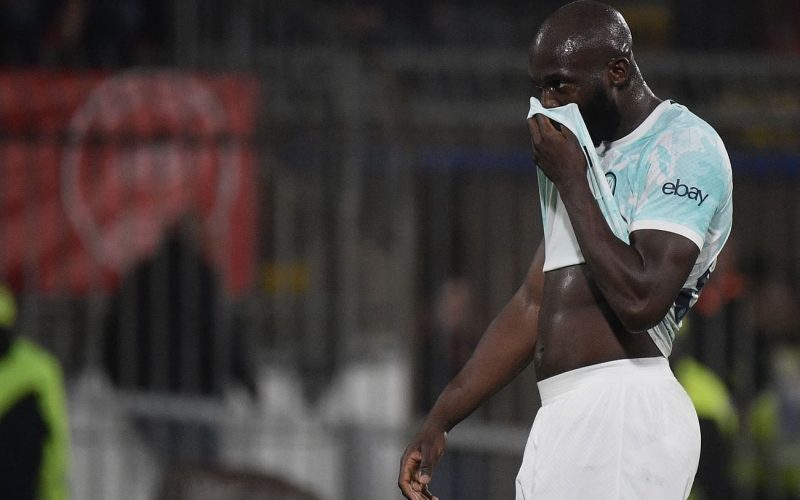 😶 Lukaku, ingresso da incubo a Monza: i quotidiani lo distruggono
