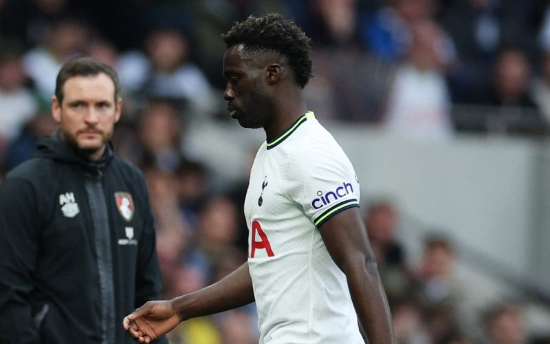 😔 Buu dei tifosi del Tottenham a Sanchez. Lloris: “Mai visto niente del genere”