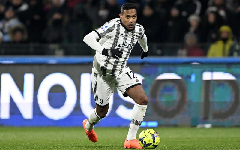 ​​​​⚪⚫​ Gazzetta – La Juventus non formulerà alcuna offerta di rinnovo ad Alex Sandro