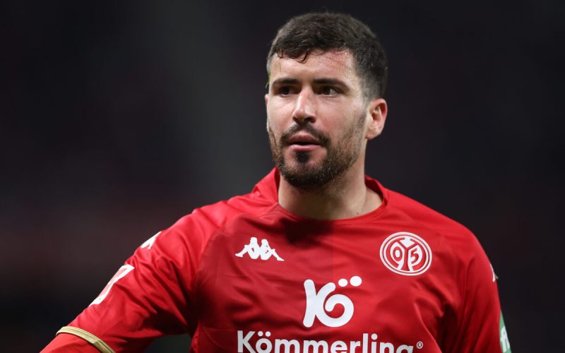 📸 L’Aston Martin diventa “Aaron Martin”: l’annuncio geniale del Genoa del nuovo difensore 🤣