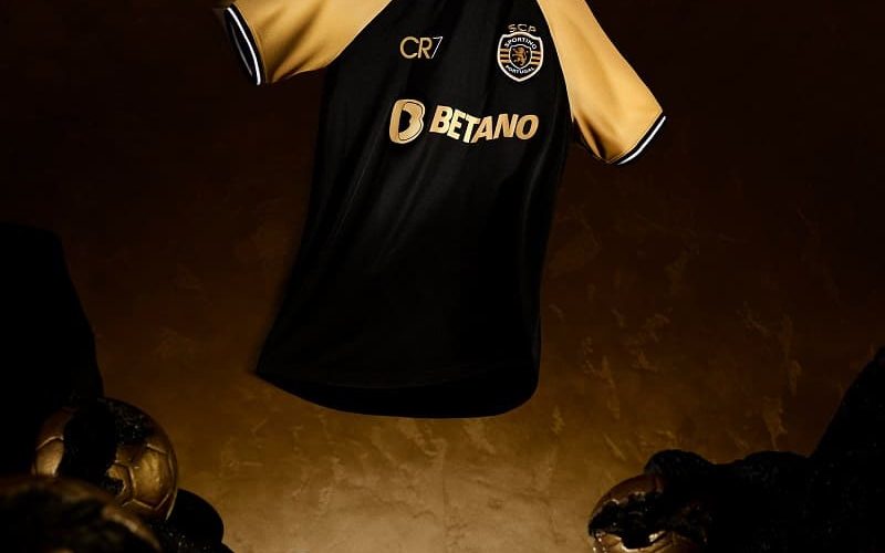 📸 Vent’anni dall’addio allo Sporting: i portoghesi dedicano la terza maglia a CR7  🔥 