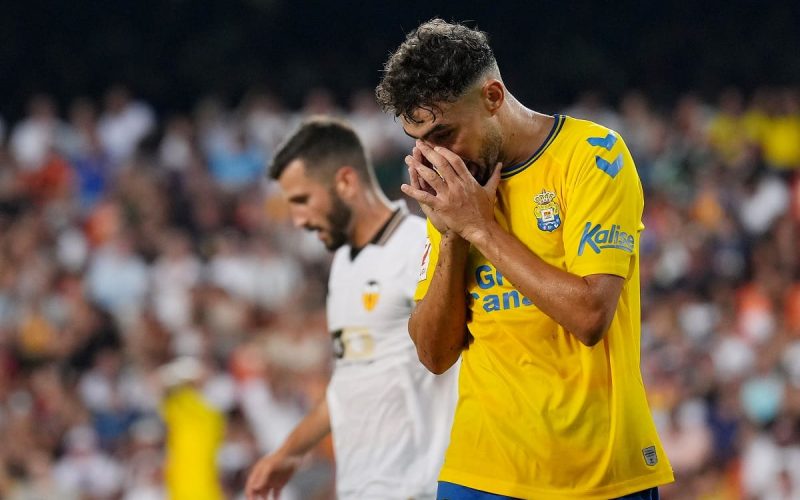 😂 Clamoroso Las Palmas: mezza squadra perde il volo per Siviglia per colpa… di un caffè ☕