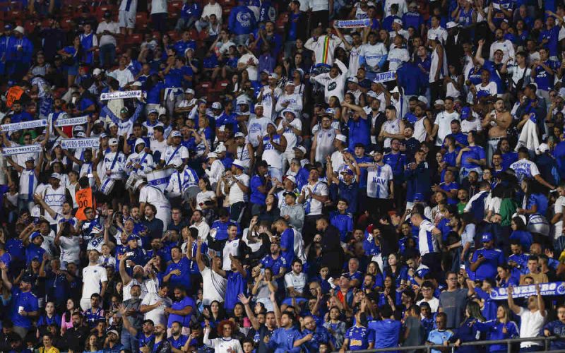 📹 Follia in Brasile: rissa in campo tra i tifosi di Coritiba e Cruzeiro. La sfida salvezza si trasforma nel Far West