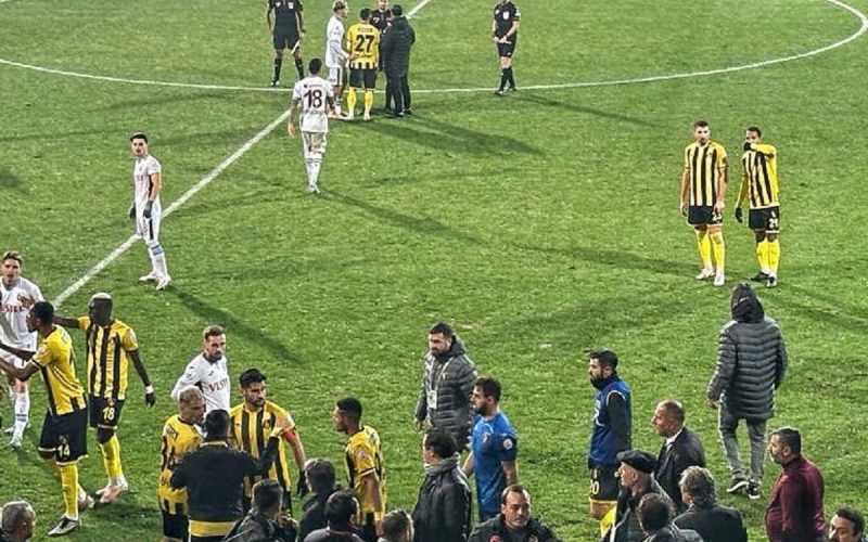 😱 Clamoroso in Turchia: il presidente dell’Istanbulspor ritira la squadra per protesta contro l’arbitro
