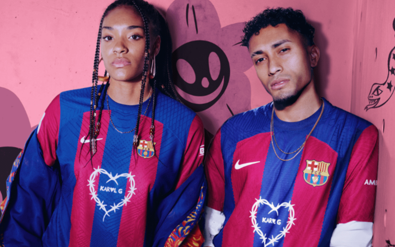 📷 La cantante Karol G sulla maglia del Barcellona: prosegue la partnership con Spotify 🎤