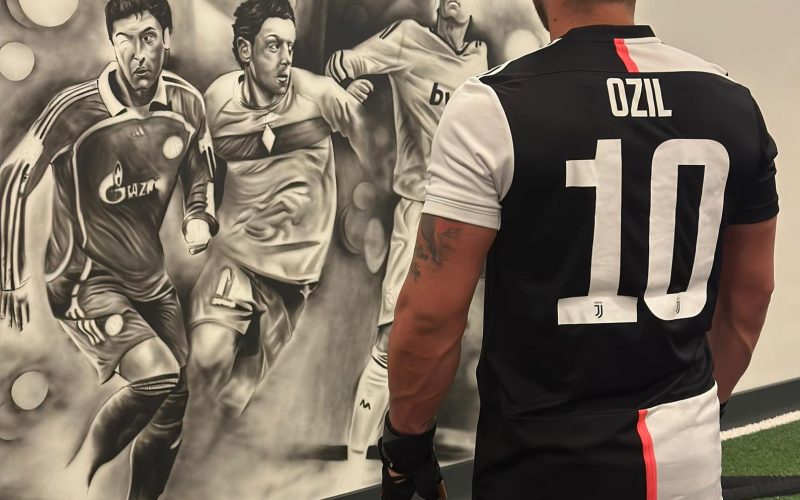 📸 Ozil con la 10 bianconera sui social: “Juve mio amore italiano, unico club mancante in carriera”