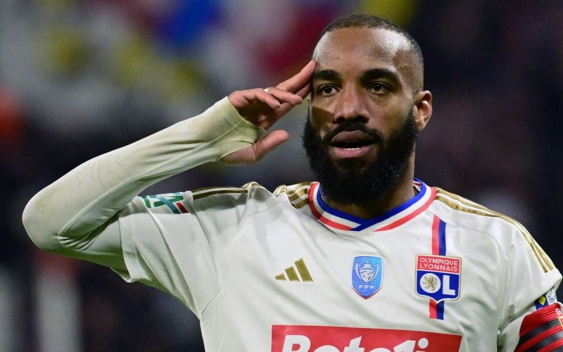 🔒 Lacazette ha sciolto i dubbi: resterà al Lione anche il prossimo anno