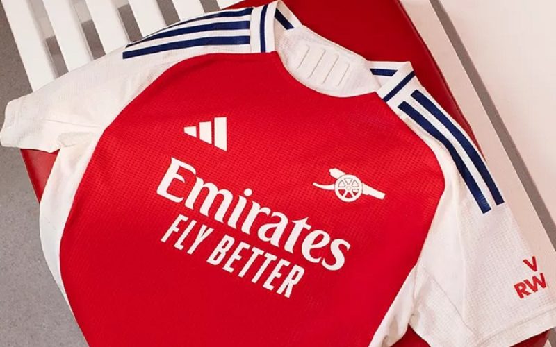 📹 Il City chiama, l’Arsenal risponde anche sulle divise: ecco la nuova maglia