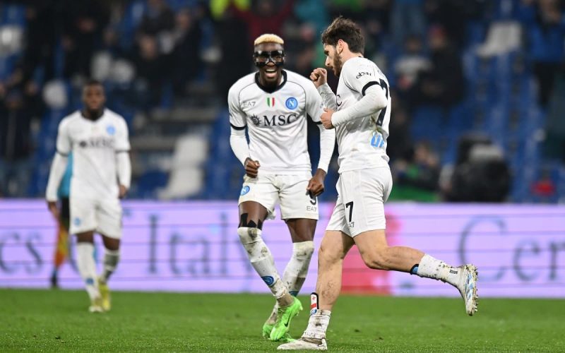 ✅ Napoli, Kvara e Osimhen tornano in gruppo