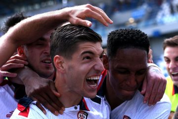 🎥 Cagliari, è delirio salvezza: i calciatori fanno bagno al Poetto a mezzanotte 😂