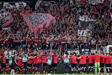 🥳 Leverkusen, la festa continua! Il club offre tatuaggio gratis ai tifosi: l’iniziativa
