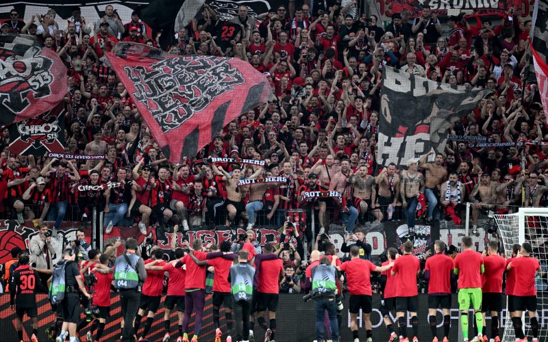 🥳 Leverkusen, la festa continua! Il club offre tatuaggio gratis ai tifosi: l’iniziativa