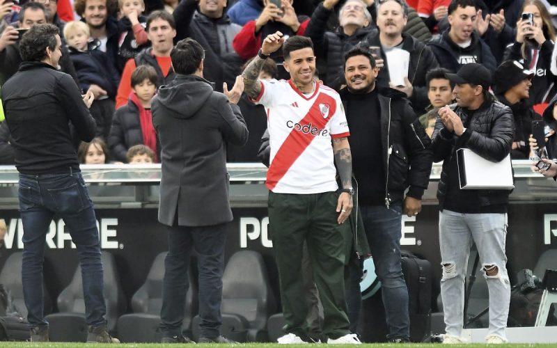 🎥 Enzo Fernandez ancora nel caos: cori razzisti al Monumental per celebrarlo
