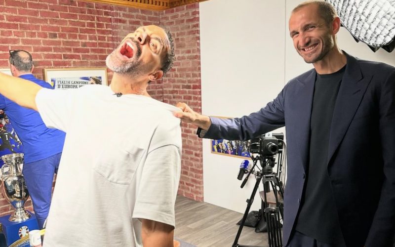 📸 Chiellini lo ha rifatto: Ferdinand come Saka, lo scatto è 😂