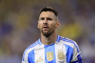 😳 Gol annullato all’Argentina alle Olimpiadi, Messi non riesce a crederci: la reazione 📸