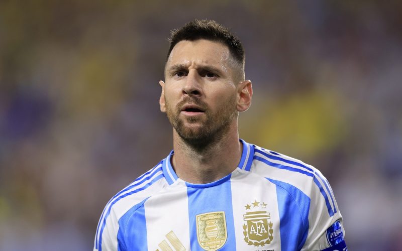 😳 Gol annullato all’Argentina alle Olimpiadi, Messi non riesce a crederci: la reazione 📸