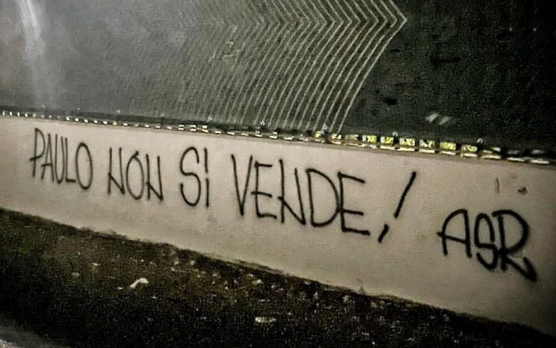 📸 I tifosi della Roma si schierano con Dybala: “Paulo non si vende!”
