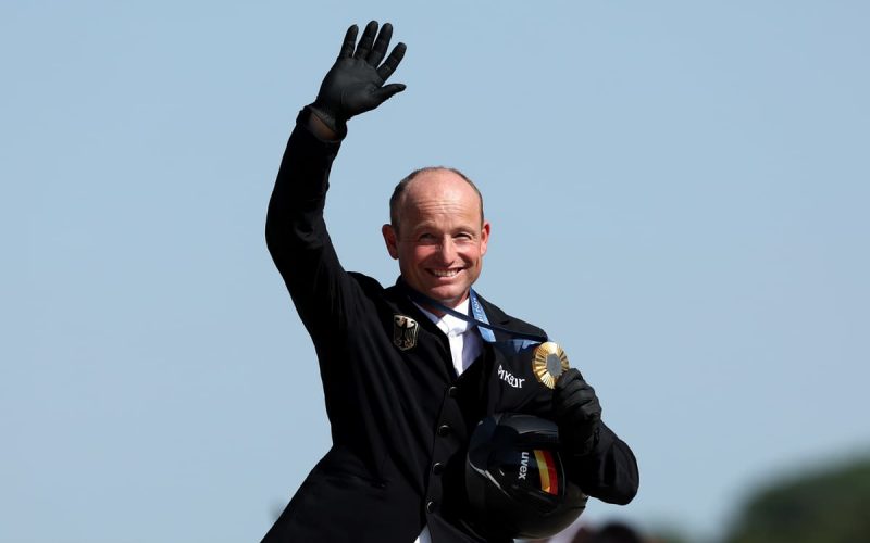 📸 Allegri medaglia d’oro olimpica a cavallo? No, è un sosia: la somiglianza con Max è 😱