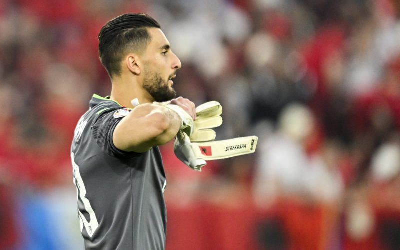 🎥 Strakosha DISASTROSO: subisce goal… su rinvio del portiere avversario! L’AEK ❌ i commenti