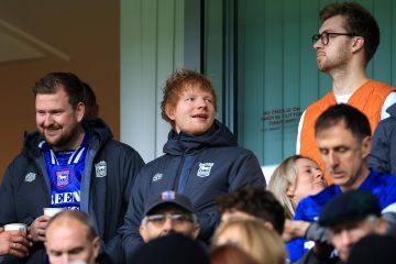 🎥 Ipswich in Premier League! Negli spogliatoi festeggia anche Ed Sheeran: il video
