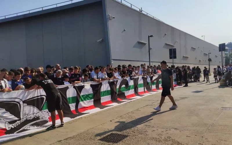 🎥 Attesa 🔥 a Torino per Koop: migliaia di tifosi al J|Medical ad accogliere l’olandese