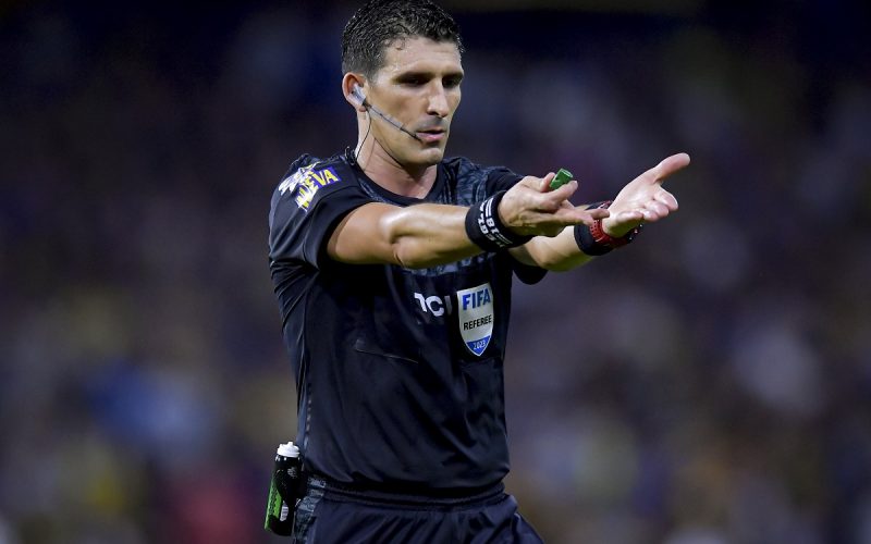 😱 Follia in Argentina: arbitro di Talleres-Boca minacciato dal presidente con una pistola