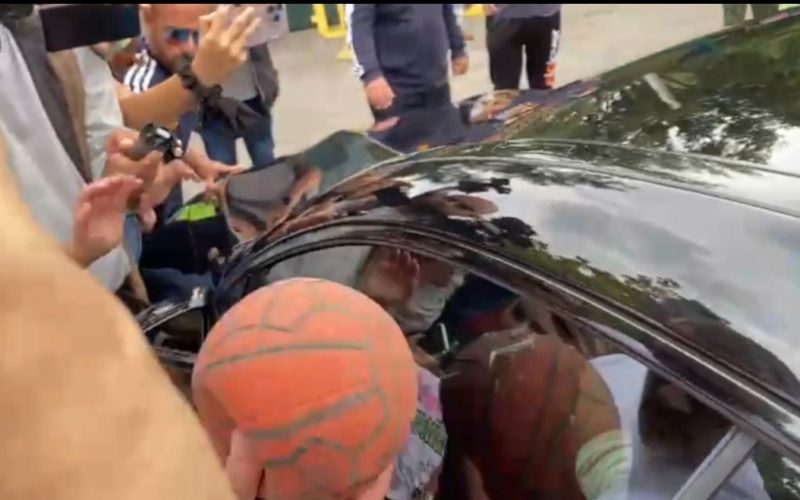 💥 Tifosi contro Pellegrini a Trigoria: “Siete voi i responsabili, m***e! Levati la fascia”