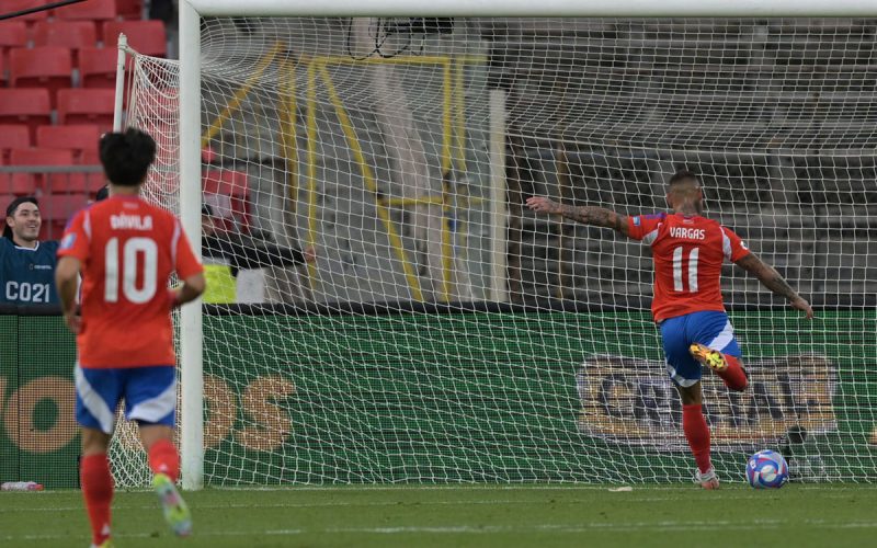 🎥  CAOS in Cile-Bolivia: grave infortunio per il portiere, Vargas segna a porta vuota e scatta la rissa 🤯