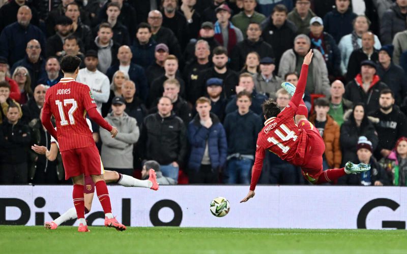 🤩 Chiesa brilla e il Liverpool rimonta il West Ham: che assist per l’italiano! 📹