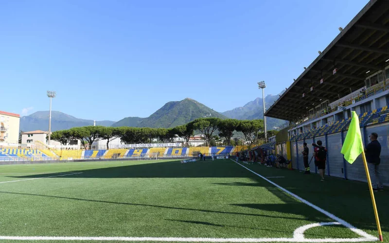 😱 SURREALE in Juve Stabia-Palermo: vandalo danneggia il VAR, rigore assegnato senza tecnologia