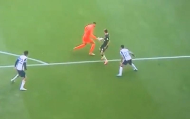 😱 CLAMOROSA svista di arbitro e VAR su fallo di Vicario in Tottenham-Brentford: reazioni social 🤬