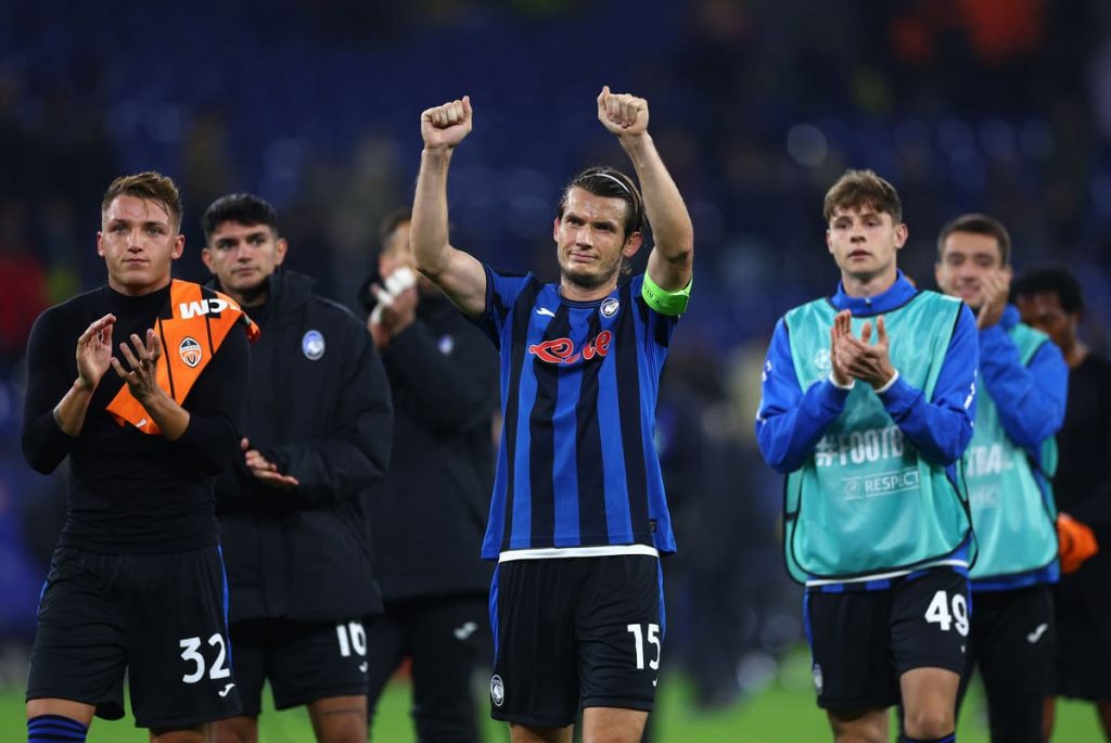 🗣️ De Roon: “Rappresentiamo un orgoglio per l’🇮🇹. Tifosi? Per gli altri è difficile giocare a Bergamo”