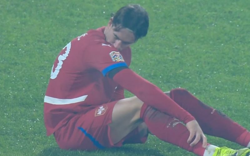 🚨 Vlahovic e McTominay si fermano: il serbo si accascia e chiede il cambio