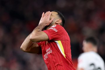 📸 Che sfottò del Gala al Liverpool: “Non camminerai mai solo, ma a volte te ne vai senza punti” 😶